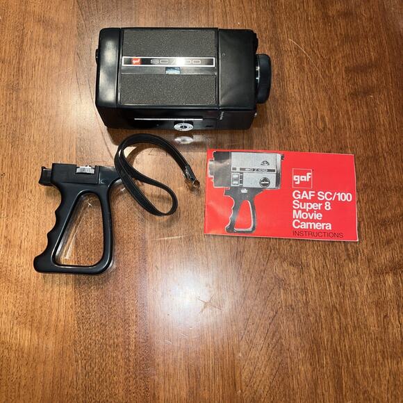 GAF SC / 100 Super 8mm Movie Camera With Instructions Untested - Picture 1 of 3